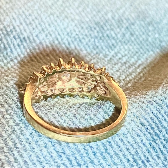 14KT Gold Round & Baguette Diamond Cluster Ring - Picture 6 of 10